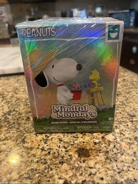 NEW Mindful
Mondays Peanuts/ Snoopy Blind Box (Work Out Snoopy)